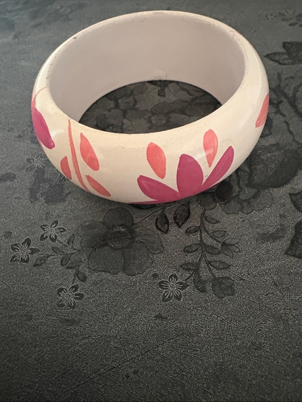 VINTAGE HAND-PAINTED CERAMIC SHADES OF PINK BANGLE BRACELET